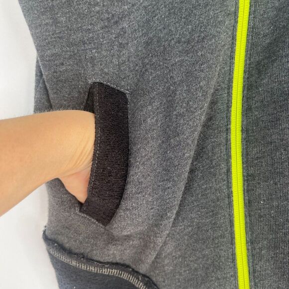 Zumba Wear NWT Dark Gray Black Amor Sleeveless Full Zip Up Fitted Vest Sz Small - Picture 6 of 10